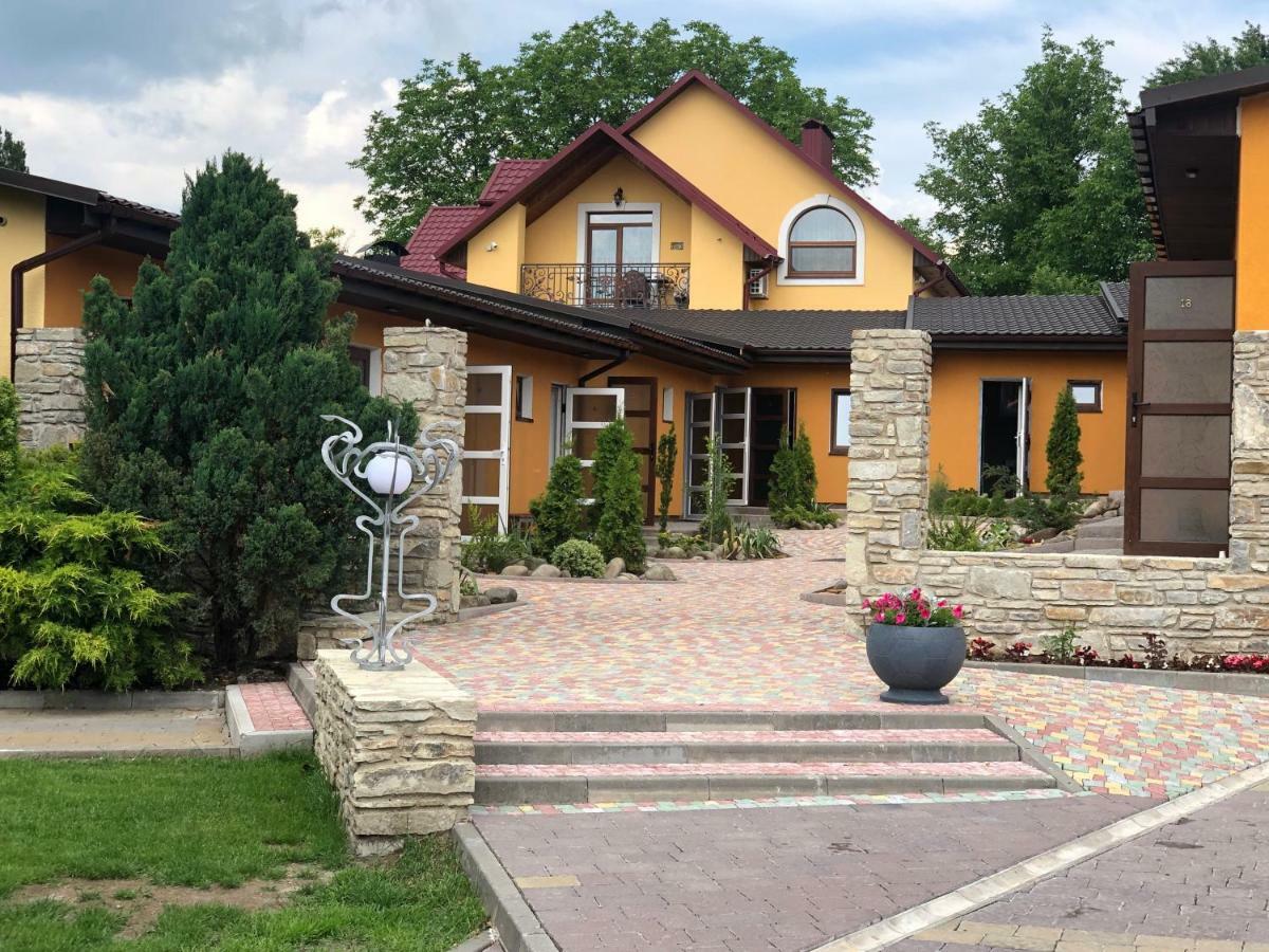 Міні-Готель "Еко" Kamjanets-Podilskyj Exteriör bild