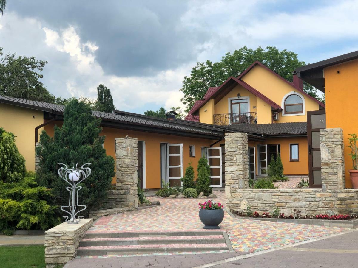 Міні-Готель "Еко" Kamjanets-Podilskyj Exteriör bild